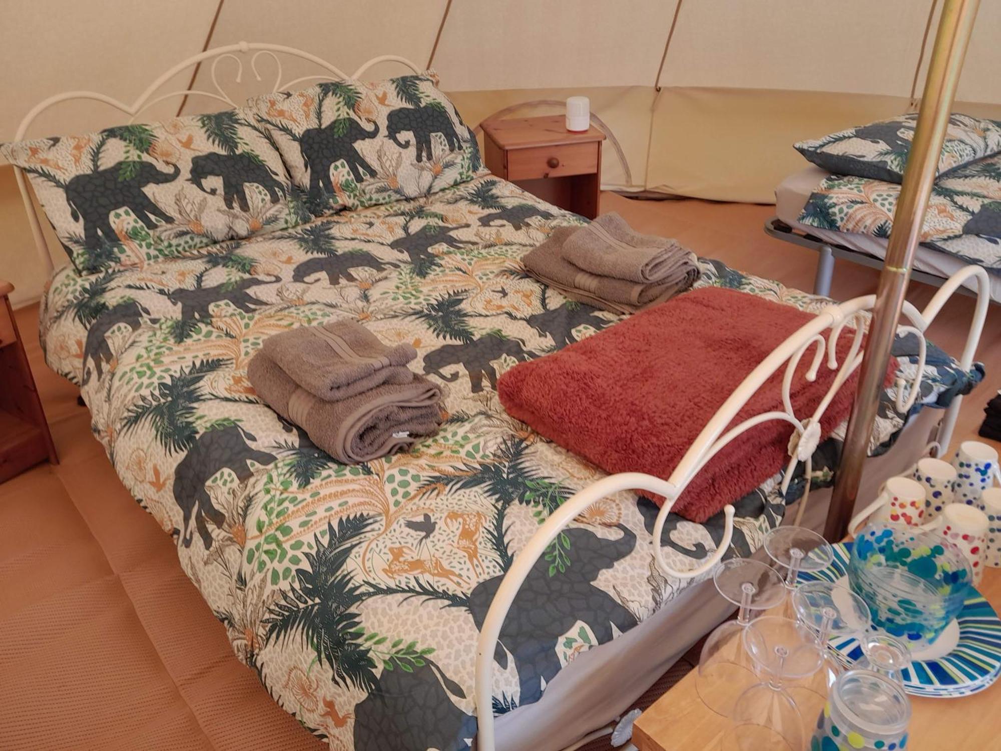 Cornish Skies Glamping Pool Bagian luar foto